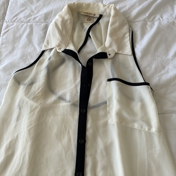 Silk, white, and black dress shirt - Picture 3 of 4
